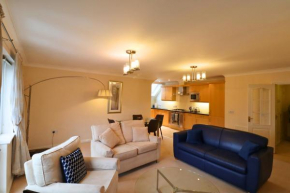 Stylish Bracknell Top Floor Apartment
